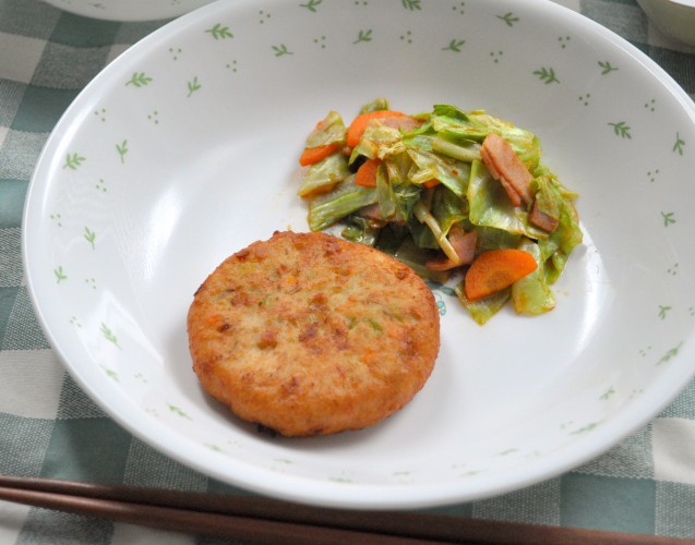 「豆腐まさご揚げとベーコン・キャベツのカレーソテー」